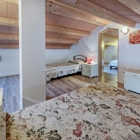 4 Bedroom Beautiful In Labin *