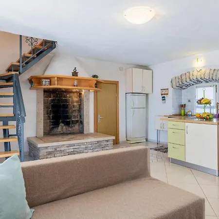 4 Bedroom Beautiful In Labin